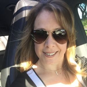 Meet your Posher, Debbie